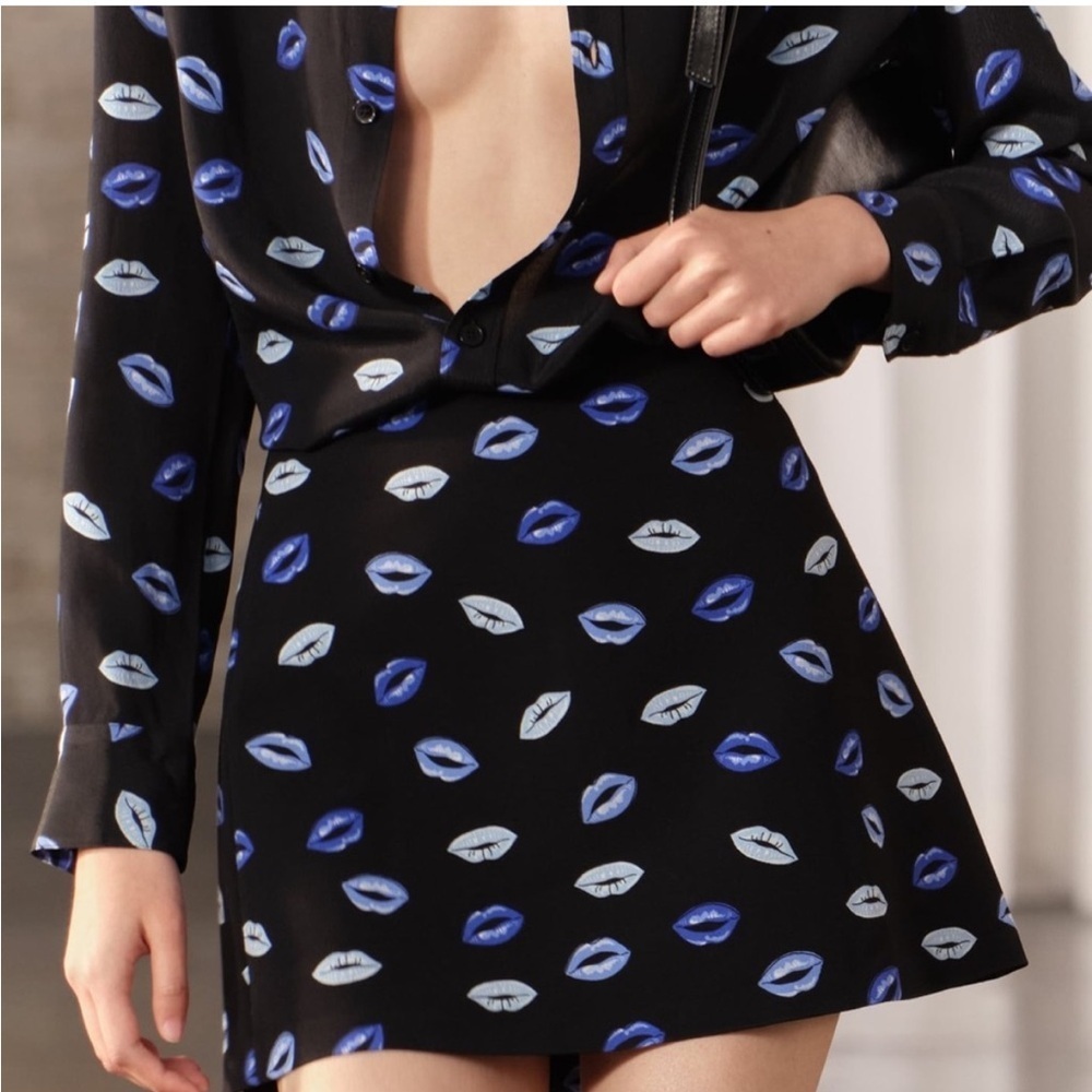 Zara Blue Lips Print Mini Skirt – Size S – Blogger Favorite